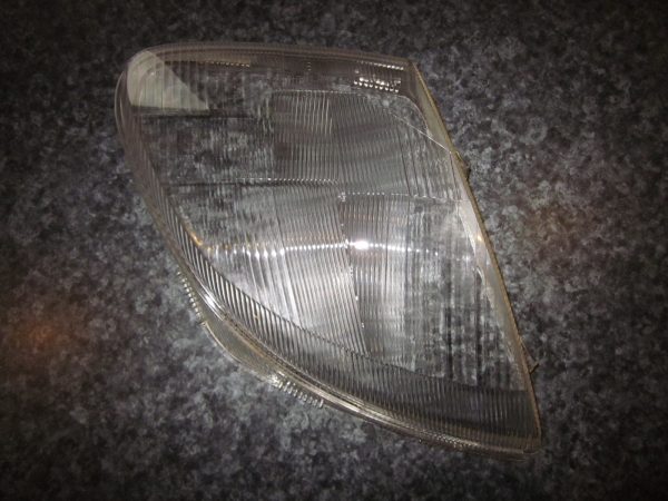 Mercedes-Benz Luktura stikls